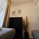 山林小屋 Fly House