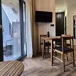 山林小屋 Fly House 莱鲍