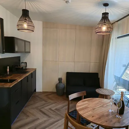 Fly House Lodge *